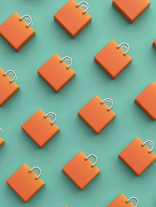 Fundo verde e várias bolsas vermelhas posicionadas na mesma distância umas das outras - mostrando a produção em volume e padronizada do fast fashion