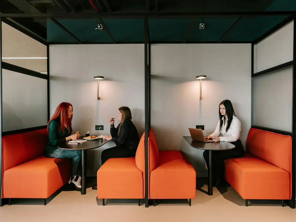 foto de co-working onde acontece recrutamento de consumidores.